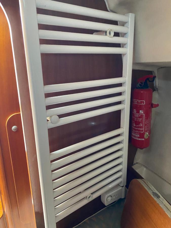 Nuit insolite à bord du bateau Exocet III Boulogne-sur-Mer Exterior foto